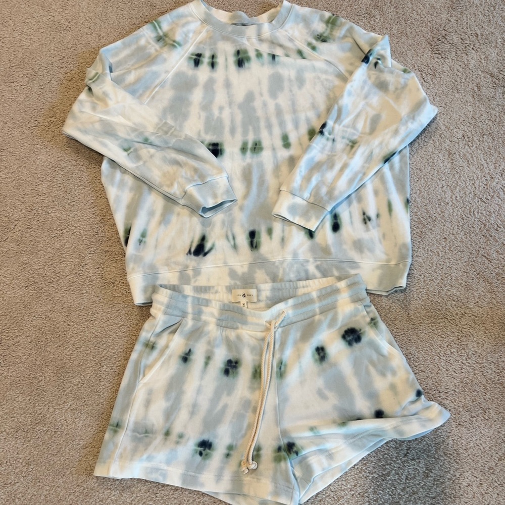 NWT Lou and Grey Sweatshirt/shorts outfit Size M